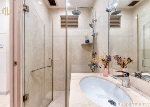 CĂN HỘ: NU-LÝ TỰ TRỌNG-1PN-CÓ BẾP-SÂN VƯỜN