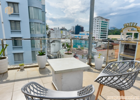 CĂN HỘ: NU-LÝ TỰ TRỌNG-1PN-CÓ BẾP-SÂN VƯỜN